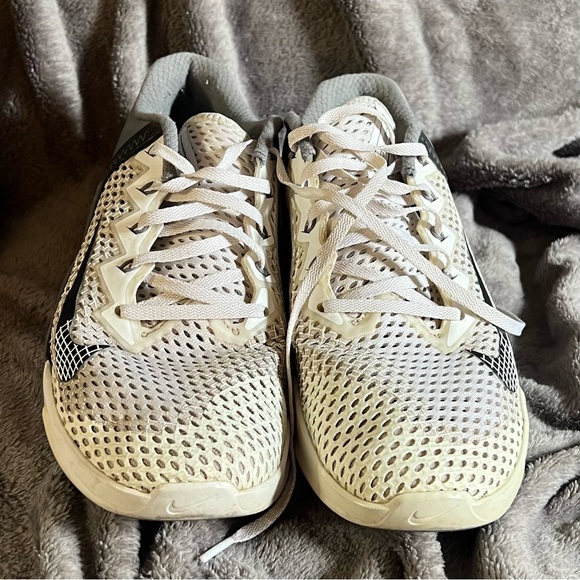 Nike White and Gray Athletic Shoes - Picture 3 of 6